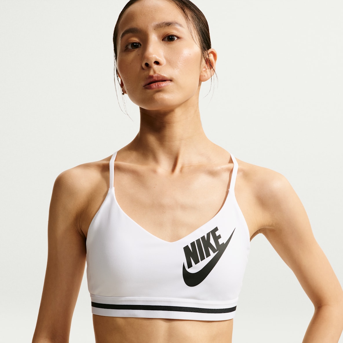 NIKE公式】 レディース ホワイト スポーツブラ【ナイキ公式通販】
